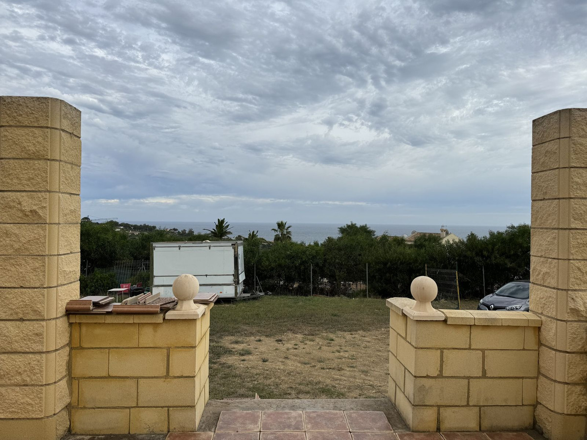 Se vende Villa - Chalet de 3 dormitorios en Costa Del Sol, Cadiz, España