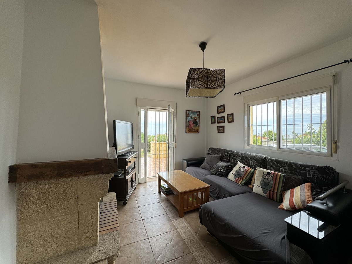 Se vende Villa - Chalet de 3 dormitorios en Costa Del Sol, Cadiz, España