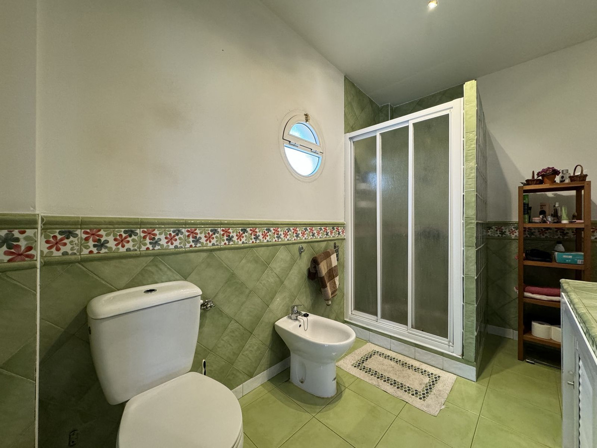 Se vende Villa - Chalet de 3 dormitorios en Costa Del Sol, Cadiz, España