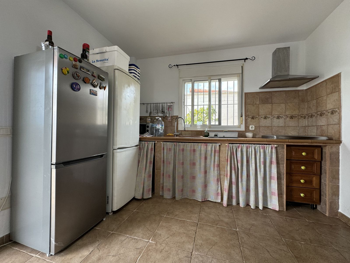 Se vende Villa - Chalet de 3 dormitorios en Costa Del Sol, Cadiz, España
