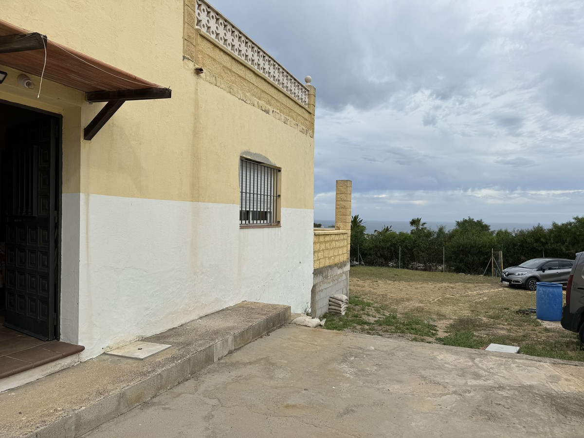 Se vende Villa - Chalet de 3 dormitorios en Costa Del Sol, Cadiz, España