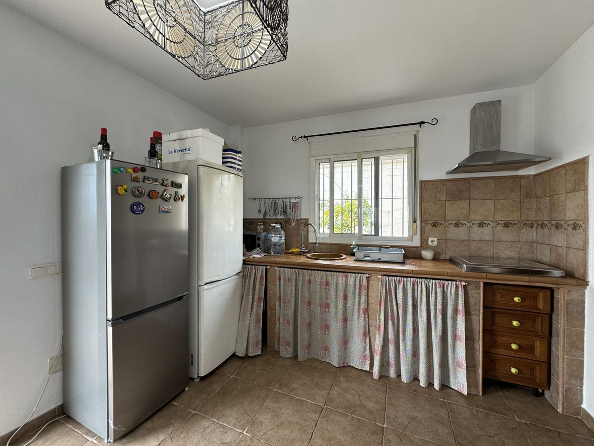 Se vende Villa - Chalet de 3 dormitorios en Costa Del Sol, Cadiz, España