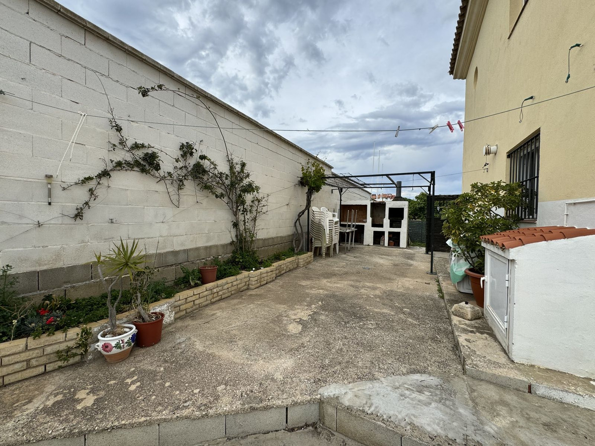 Se vende Villa - Chalet de 3 dormitorios en Costa Del Sol, Cadiz, España