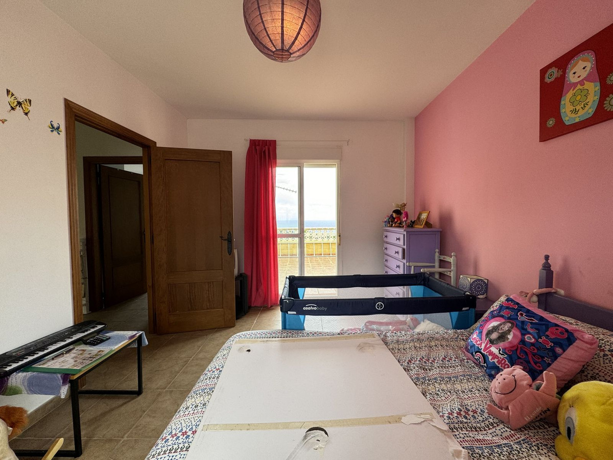 Se vende Villa - Chalet de 3 dormitorios en Costa Del Sol, Cadiz, España