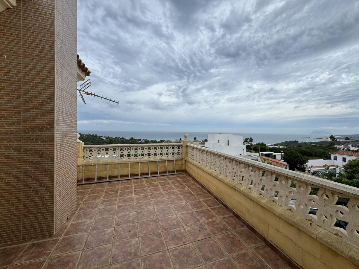 Se vende Villa - Chalet de 3 dormitorios en Costa Del Sol, Cadiz, España