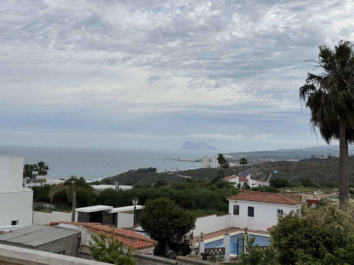 Se vende Villa - Chalet de 3 dormitorios en Costa Del Sol, Cadiz, España