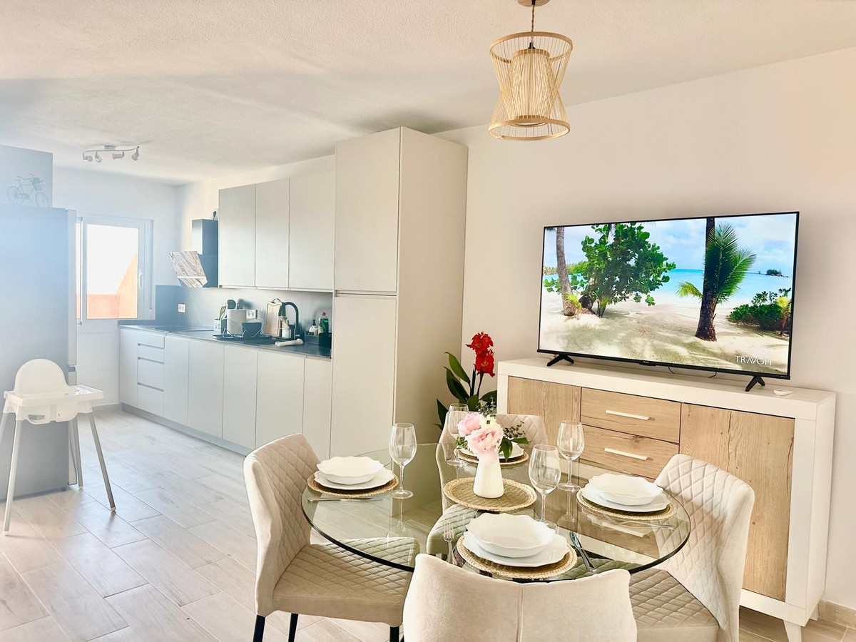 Se vende Apartamento Planta Media de 2 dormitorios en Costa Del Sol, Málaga, España