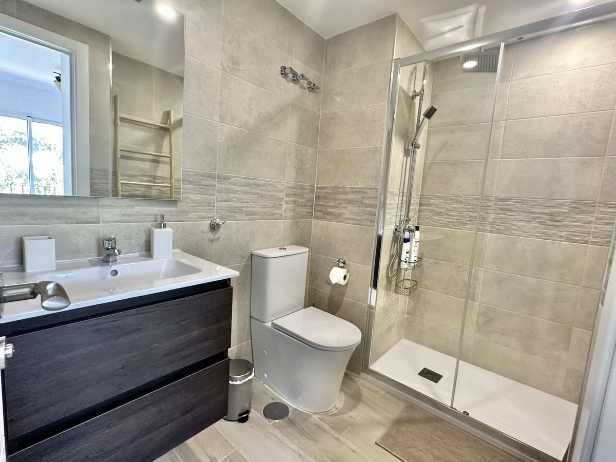 Se vende Apartamento Planta Media de 2 dormitorios en Costa Del Sol, Málaga, España
