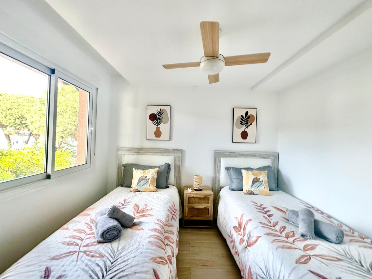 Se vende Apartamento Planta Media de 2 dormitorios en Costa Del Sol, Málaga, España