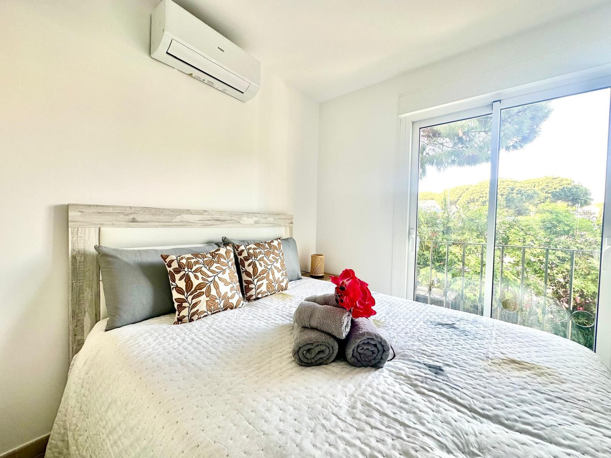 Se vende Apartamento Planta Media de 2 dormitorios en Costa Del Sol, Málaga, España