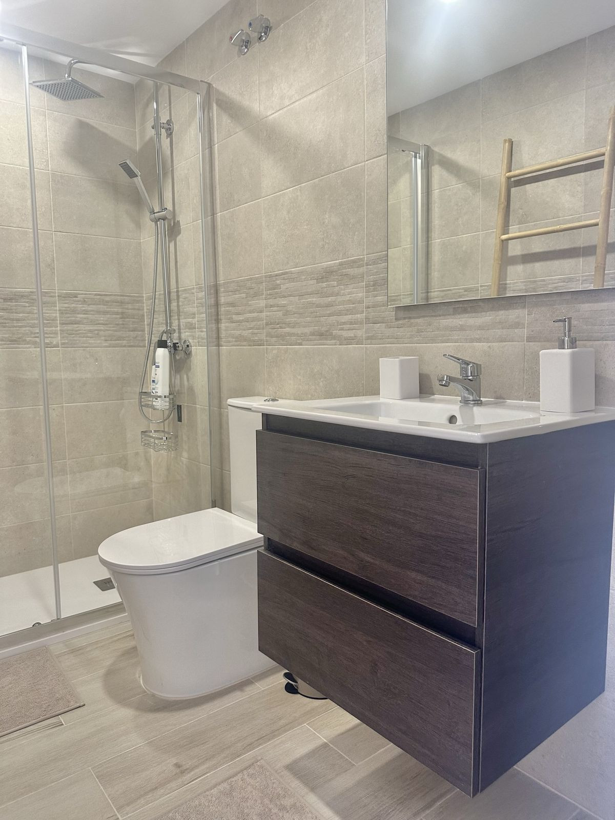Se vende Apartamento Planta Media de 2 dormitorios en Costa Del Sol, Málaga, España