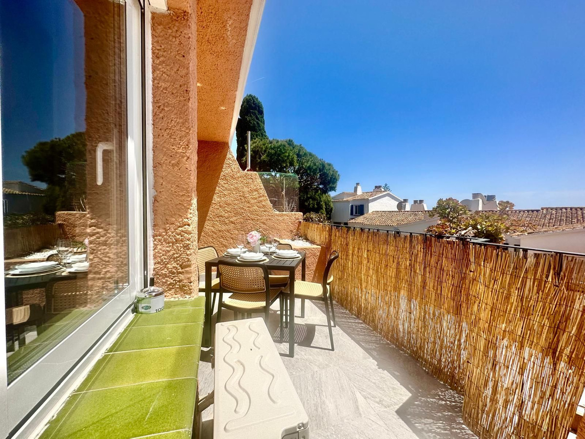 Se vende Apartamento Planta Media de 2 dormitorios en Costa Del Sol, Málaga, España