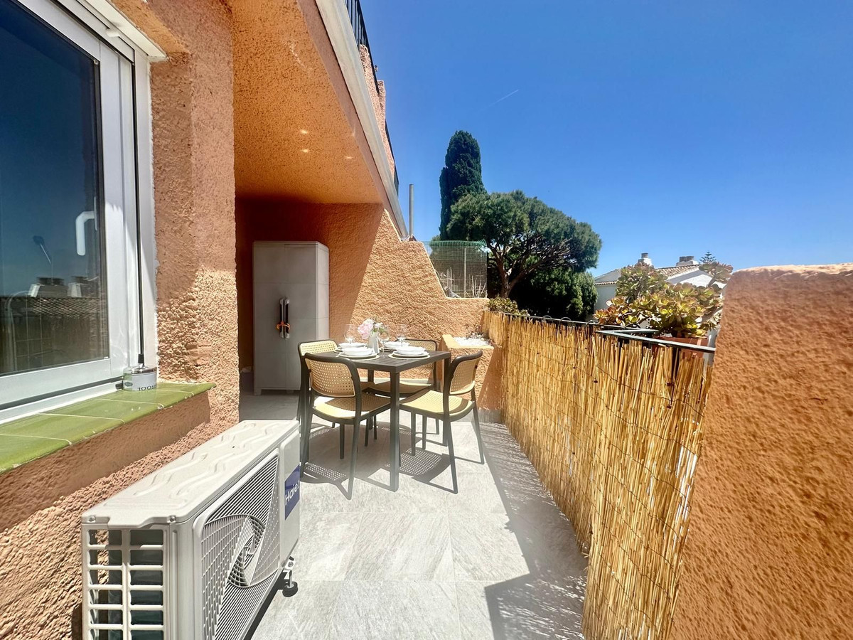 Se vende Apartamento Planta Media de 2 dormitorios en Costa Del Sol, Málaga, España