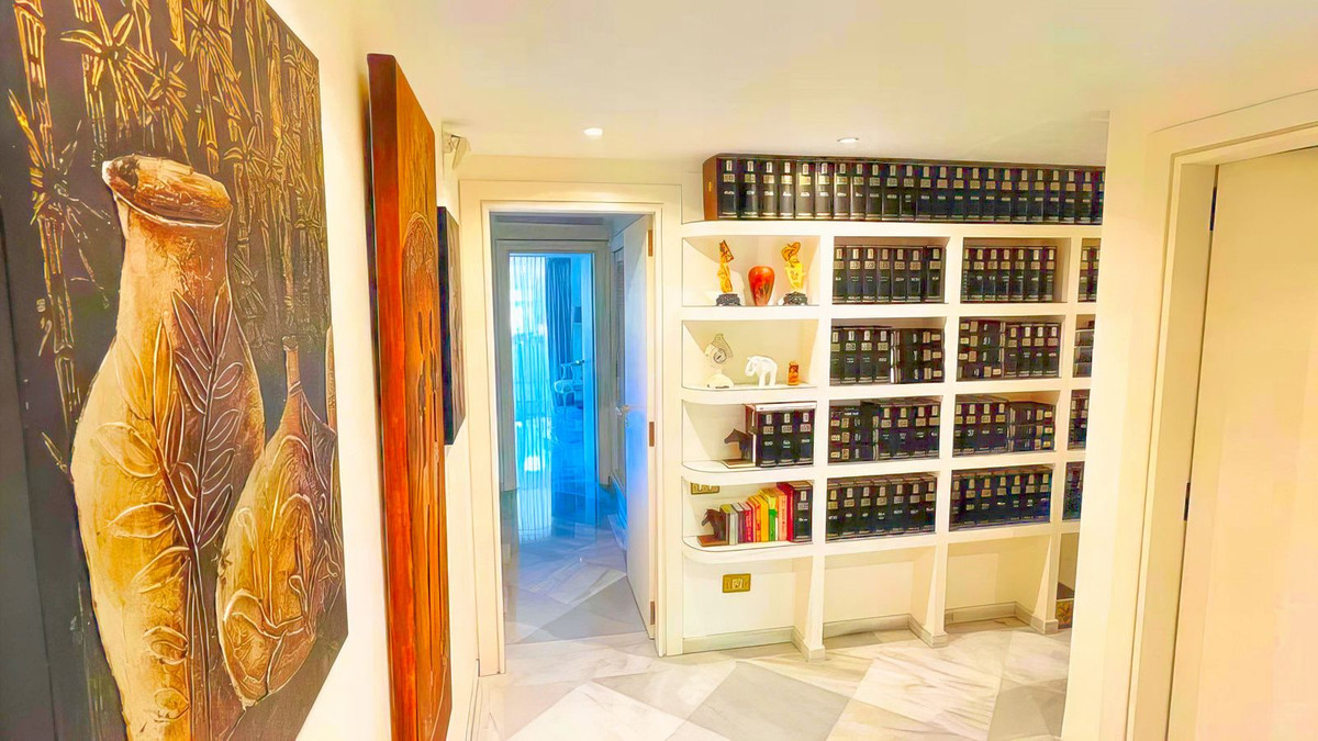 3 Bed Apartment for sale in Marbella Costa Del Sol, Málaga, Spain