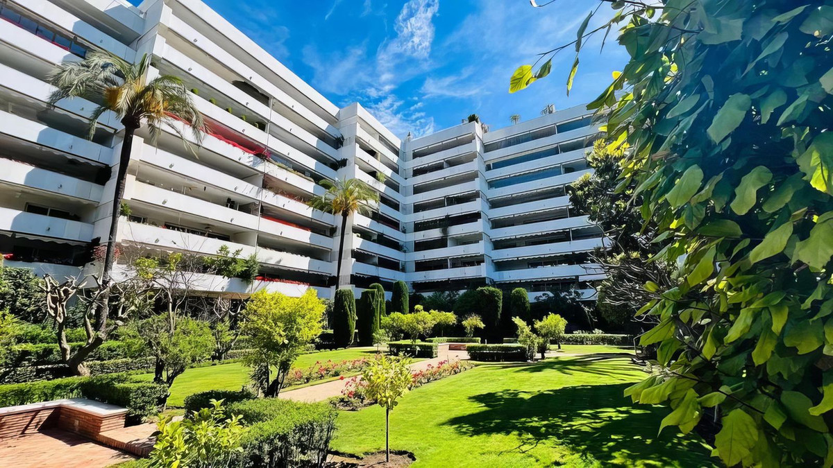 3 Bed Apartment for sale in Marbella Costa Del Sol, Málaga, Spain