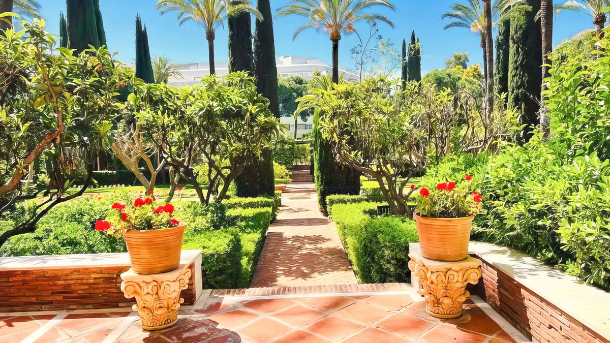 3 Bed Apartment for sale in Marbella Costa Del Sol, Málaga, Spain