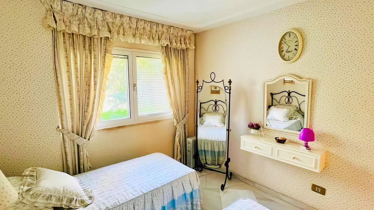 3 Bed Apartment for sale in Marbella Costa Del Sol, Málaga, Spain