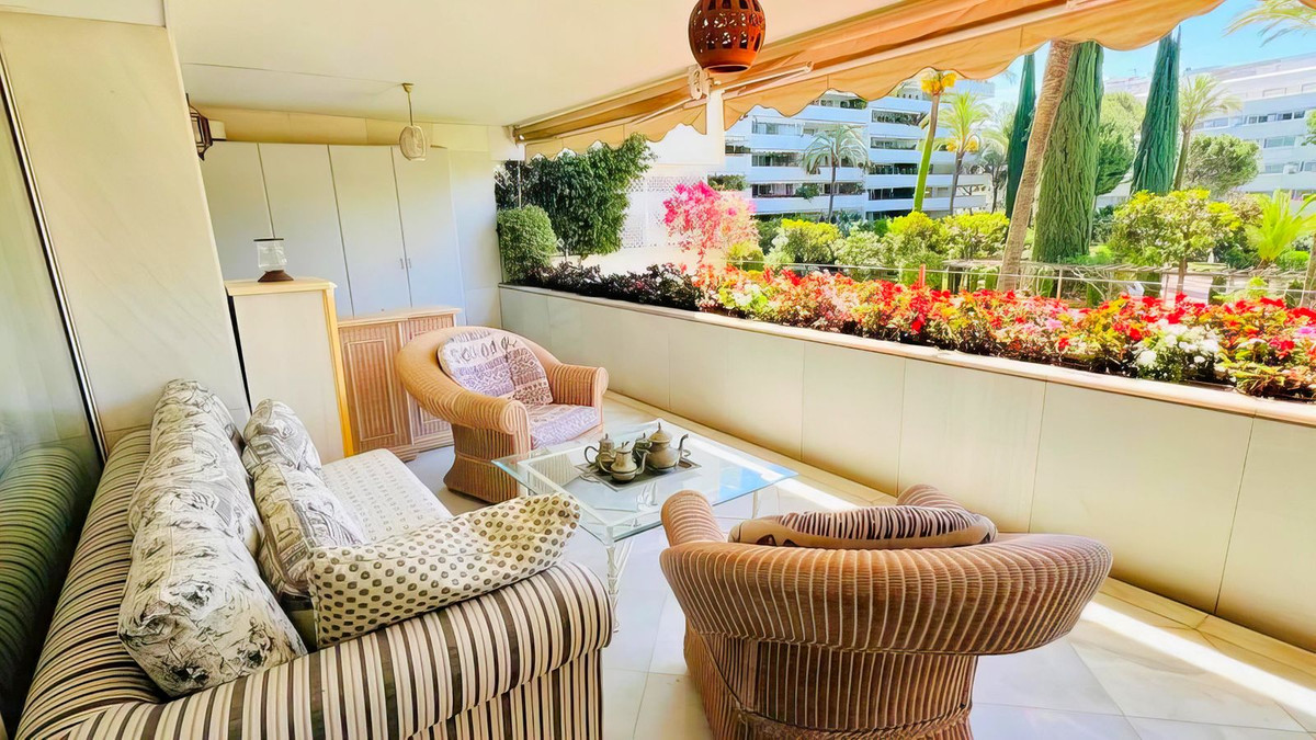 3 Bed Apartment for sale in Marbella Costa Del Sol, Málaga, Spain