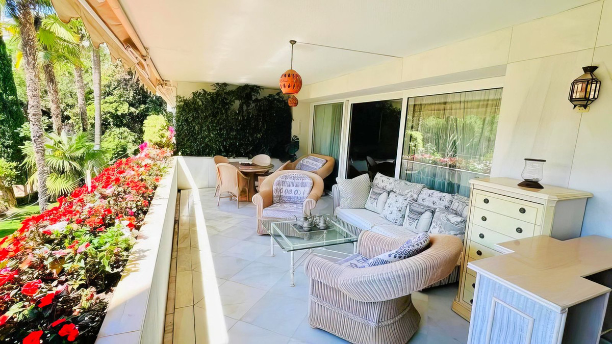 3 Bed Apartment for sale in Marbella Costa Del Sol, Málaga, Spain