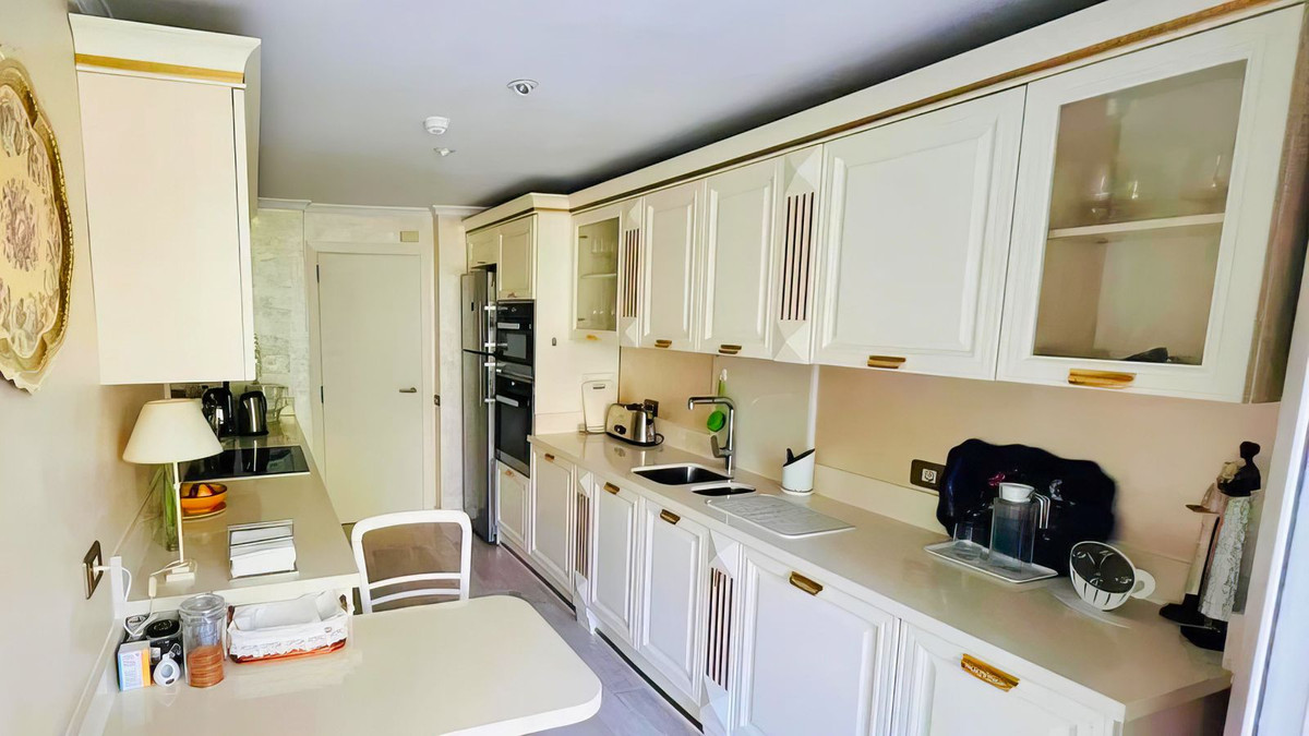 3 Bed Apartment for sale in Marbella Costa Del Sol, Málaga, Spain