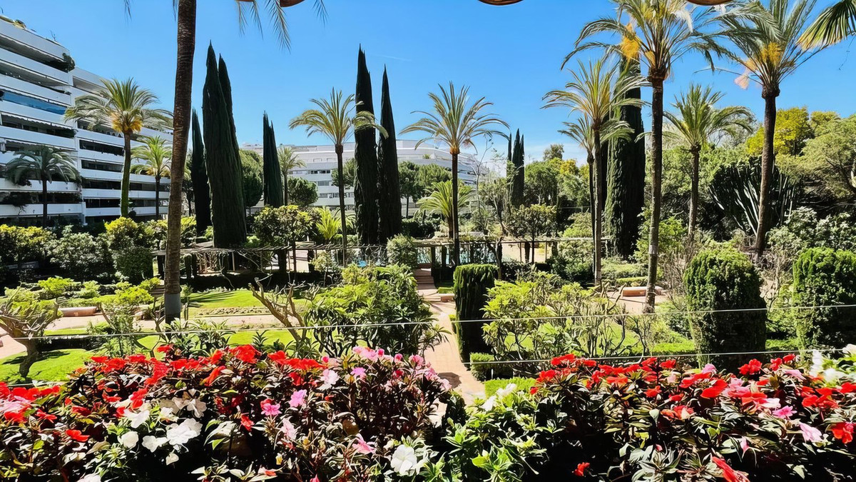 3 Bed Apartment for sale in Marbella Costa Del Sol, Málaga, Spain
