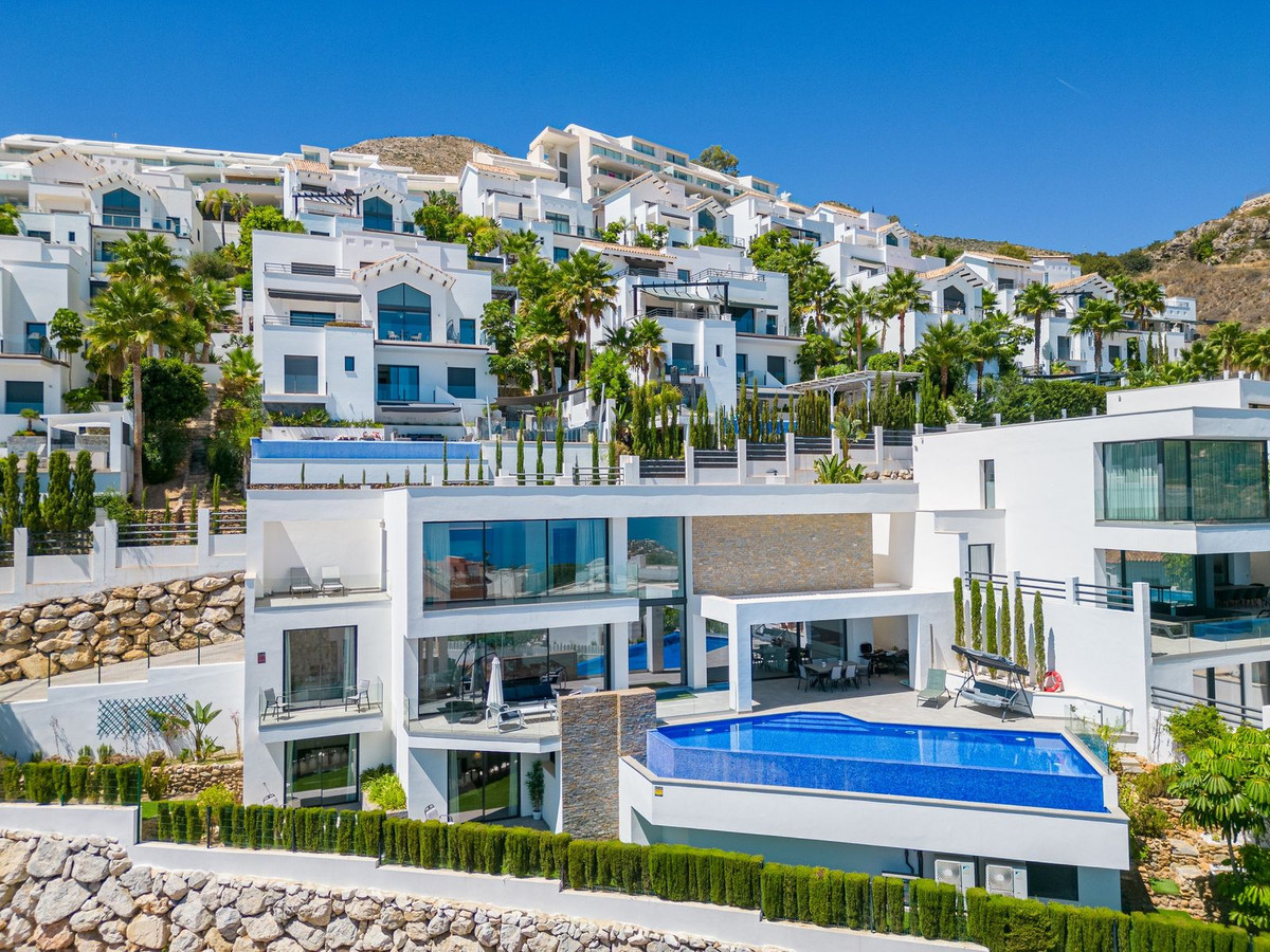 4 Bed Townhouse for sale in Benalmadena Costa Costa Del Sol, Málaga, Spain