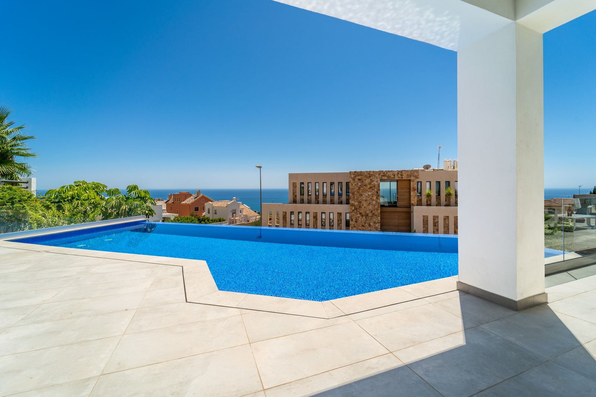 4 Bed Townhouse for sale in Benalmadena Costa Costa Del Sol, Málaga, Spain