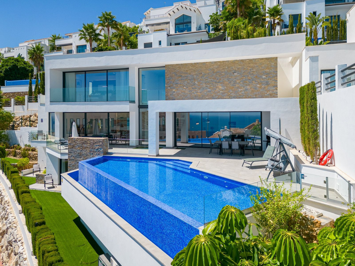 4 Bed Townhouse for sale in Benalmadena Costa Costa Del Sol, Málaga, Spain