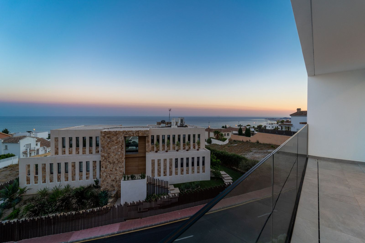 4 Bed Townhouse for sale in Benalmadena Costa Costa Del Sol, Málaga, Spain