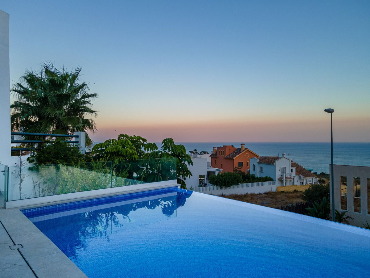 4 Bed Townhouse for sale in Benalmadena Costa Costa Del Sol, Málaga, Spain