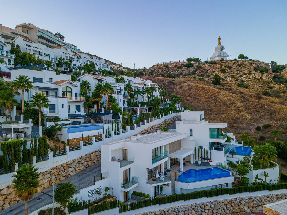 4 Bed Townhouse for sale in Benalmadena Costa Costa Del Sol, Málaga, Spain