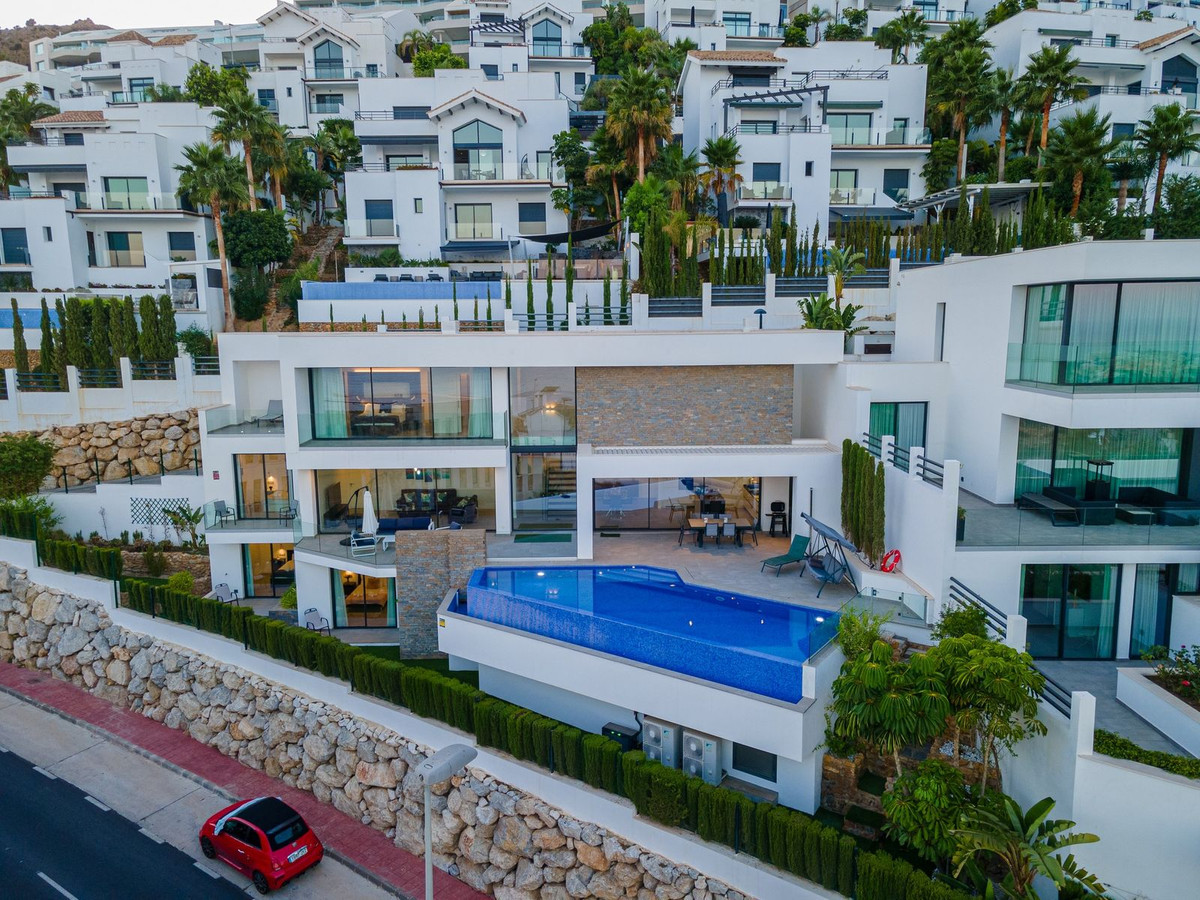 4 Bed Townhouse for sale in Benalmadena Costa Costa Del Sol, Málaga, Spain