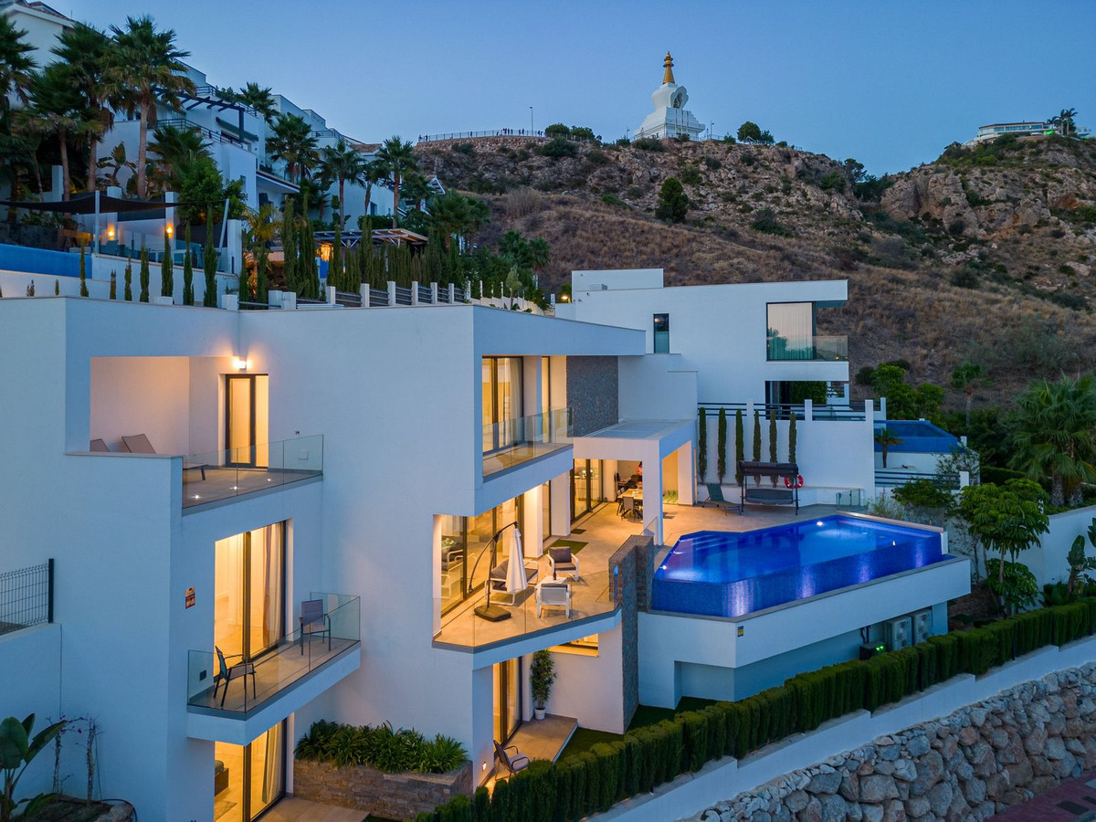 4 Bed Townhouse for sale in Benalmadena Costa Costa Del Sol, Málaga, Spain