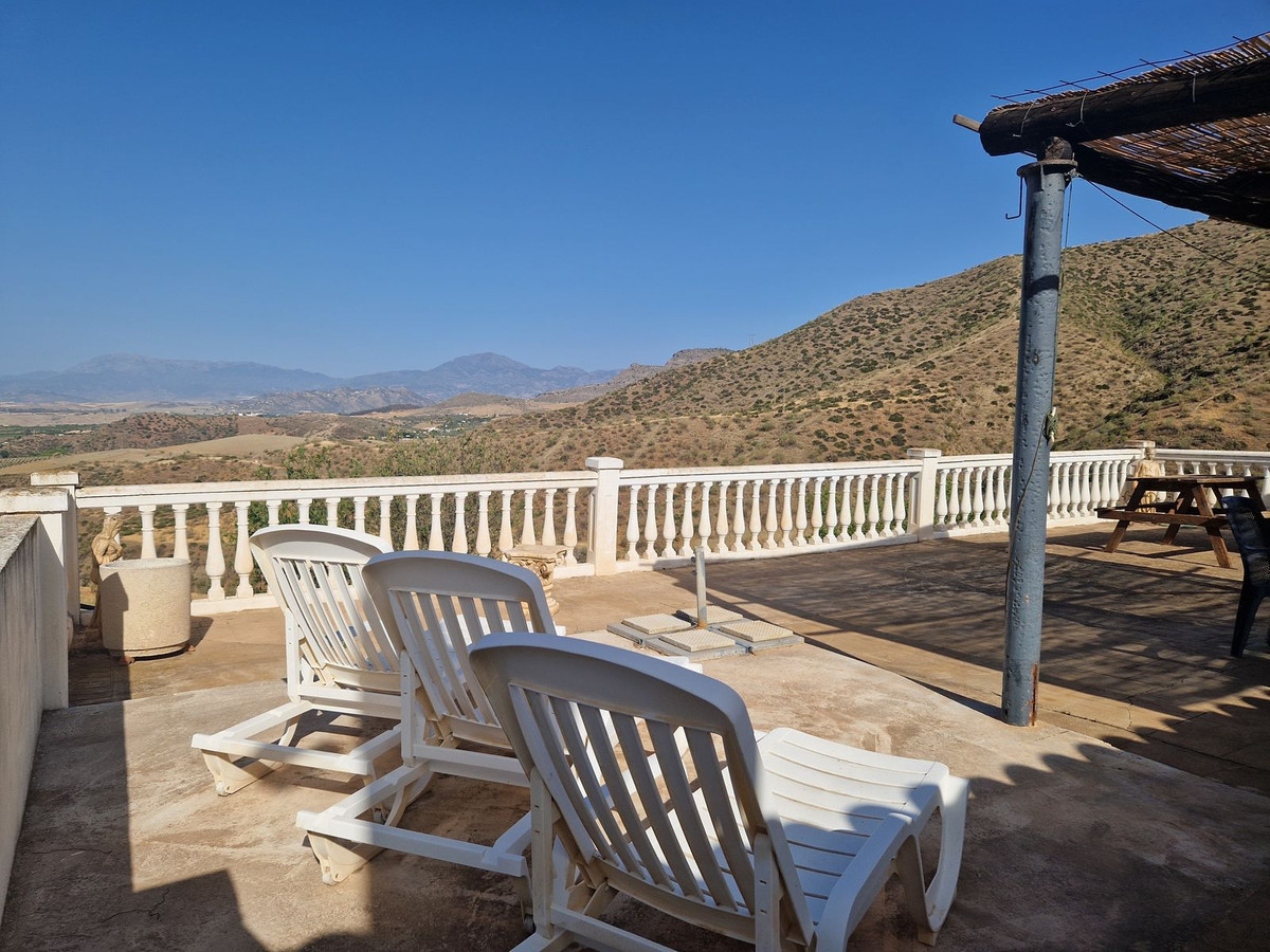 3 Bed Townhouse for sale in Pizarra Costa Del Sol, Málaga, Spain