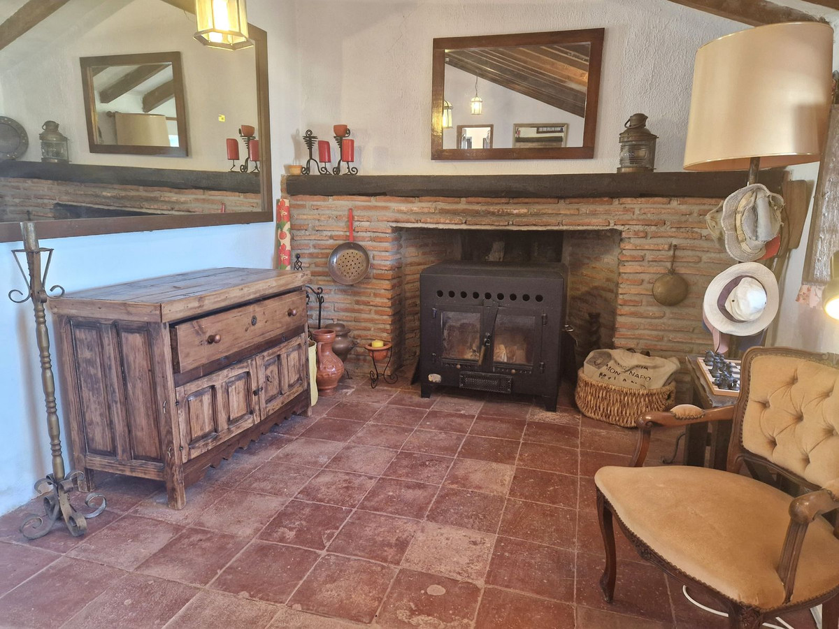 3 Bed Townhouse for sale in Pizarra Costa Del Sol, Málaga, Spain