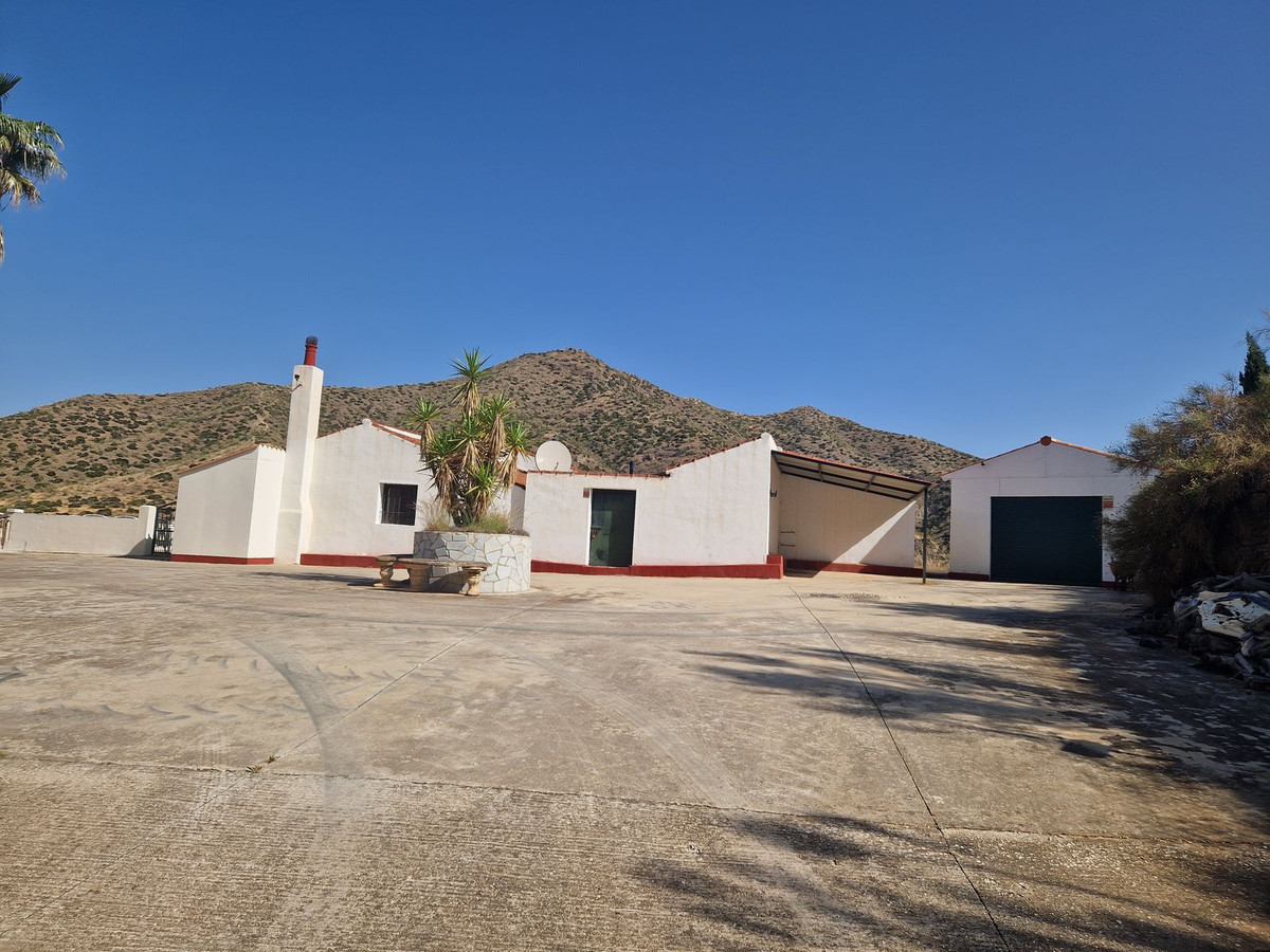 3 Bed Townhouse for sale in Pizarra Costa Del Sol, Málaga, Spain