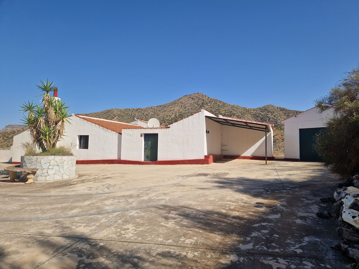 3 Bed Townhouse for sale in Pizarra Costa Del Sol, Málaga, Spain