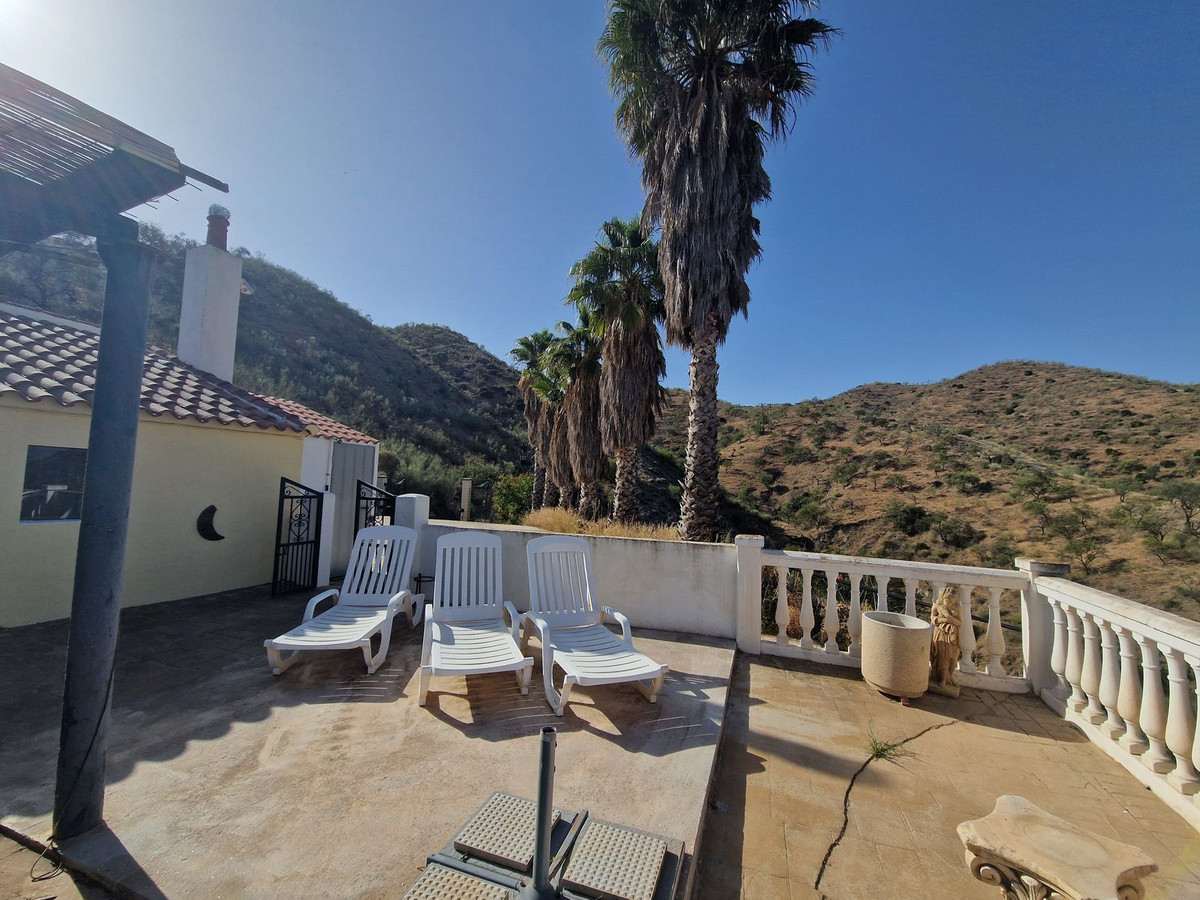 3 Bed Townhouse for sale in Pizarra Costa Del Sol, Málaga, Spain