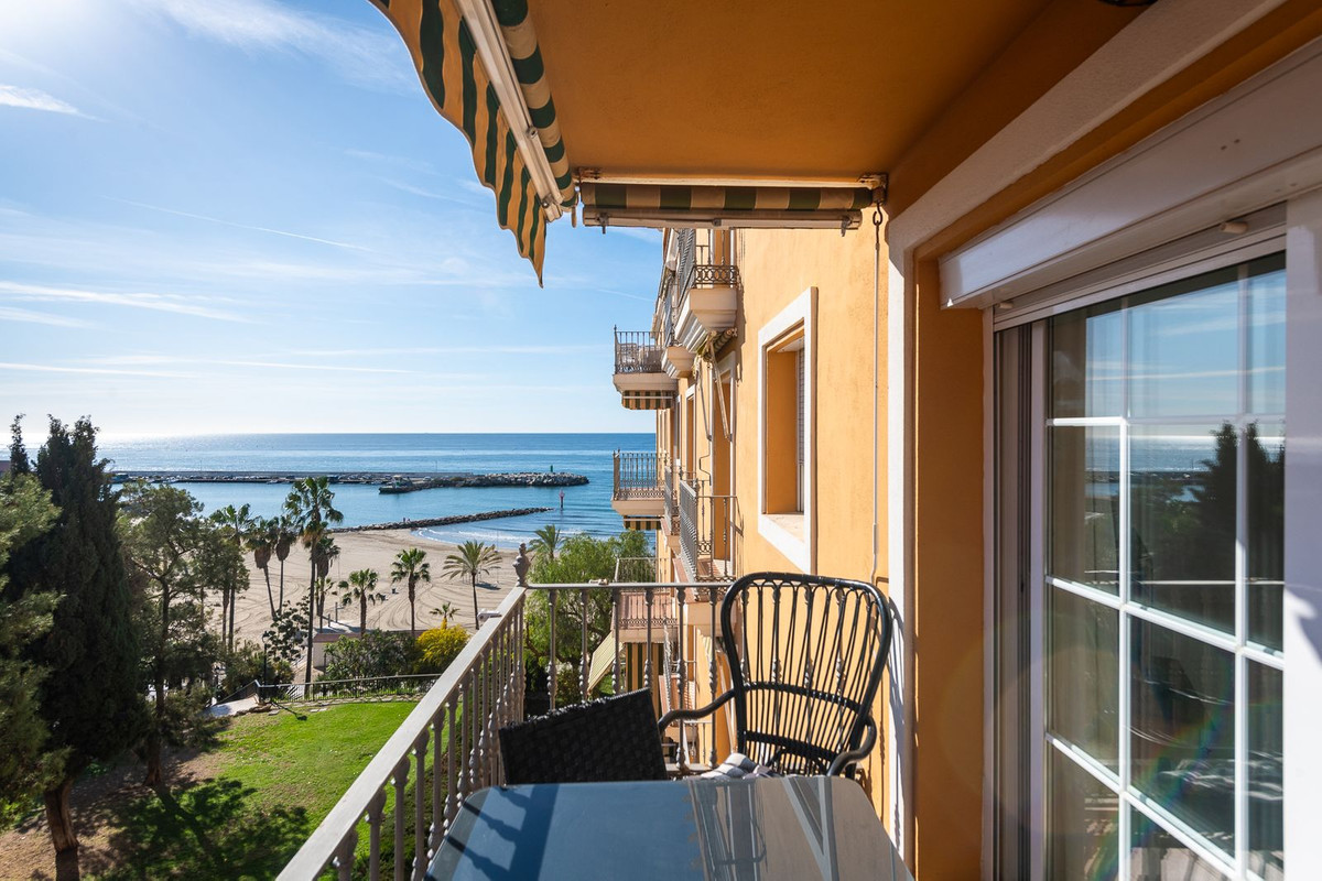 3 Bed Apartment for sale in Marbella Costa Del Sol, Málaga, Spain