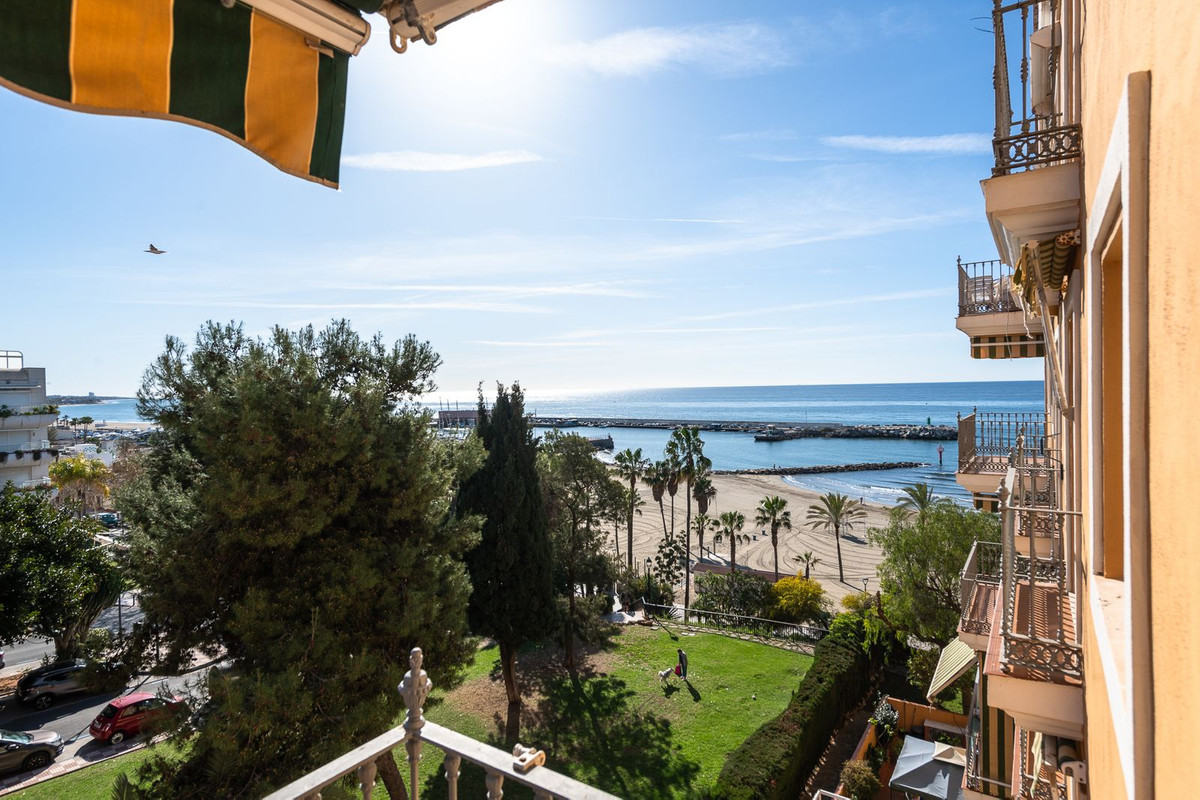 3 Bed Apartment for sale in Marbella Costa Del Sol, Málaga, Spain