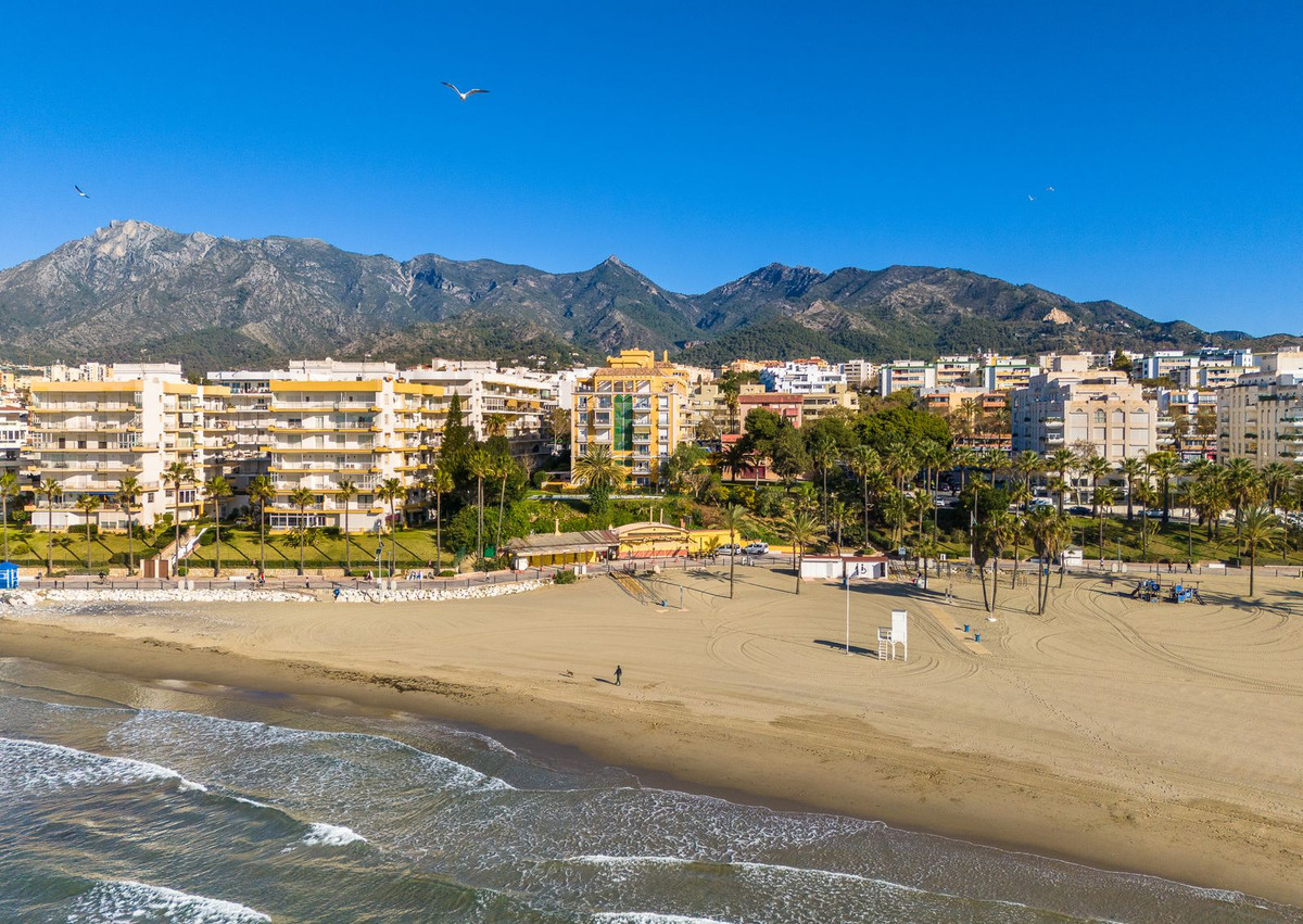 3 Bed Apartment for sale in Marbella Costa Del Sol, Málaga, Spain