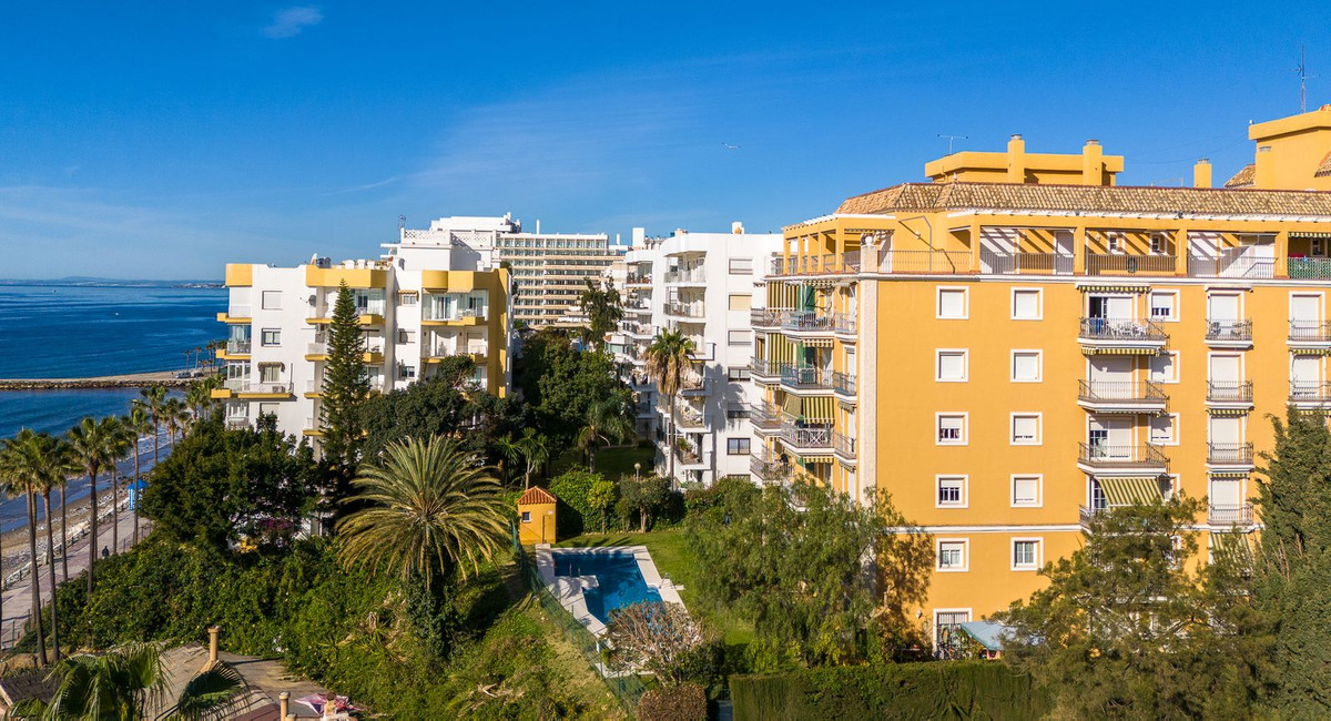 3 Bed Apartment for sale in Marbella Costa Del Sol, Málaga, Spain