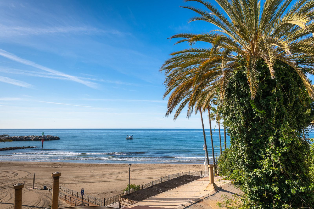 3 Bed Apartment for sale in Marbella Costa Del Sol, Málaga, Spain