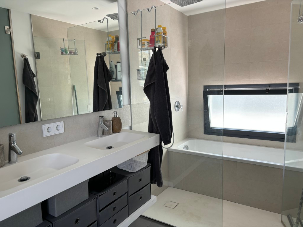 2 Bed Apartment for sale in Higueron Costa Del Sol, Málaga, Spain