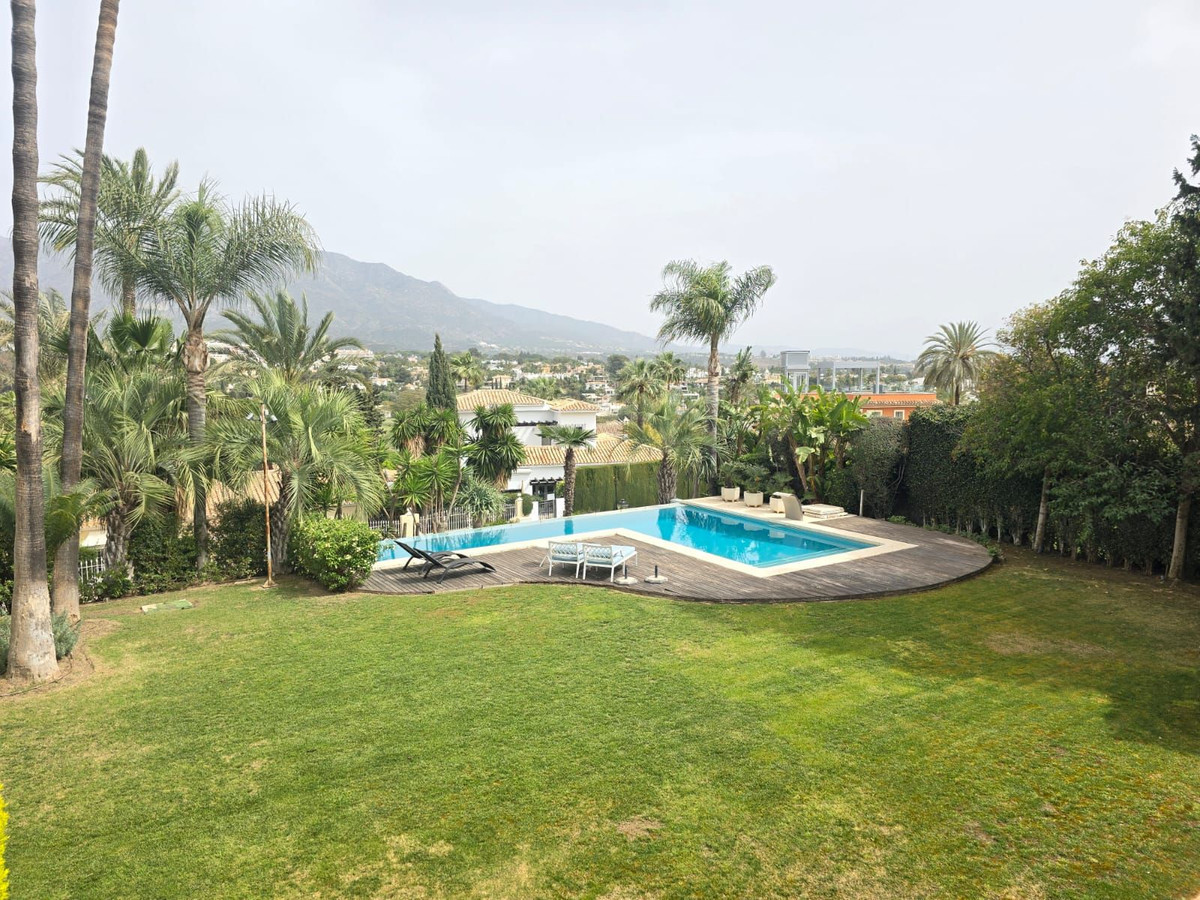 Se vende Villa - Chalet de 6 dormitorios en Costa Del Sol, Málaga, España