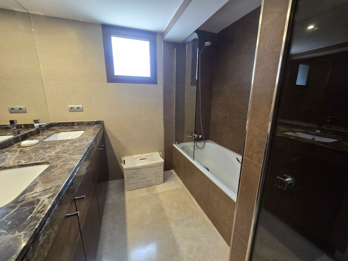 Se vende Villa - Chalet de 6 dormitorios en Costa Del Sol, Málaga, España