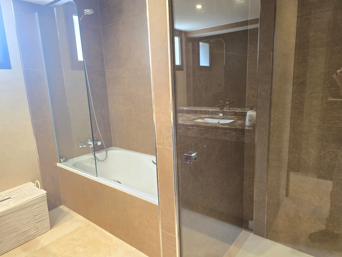 Se vende Villa - Chalet de 6 dormitorios en Costa Del Sol, Málaga, España