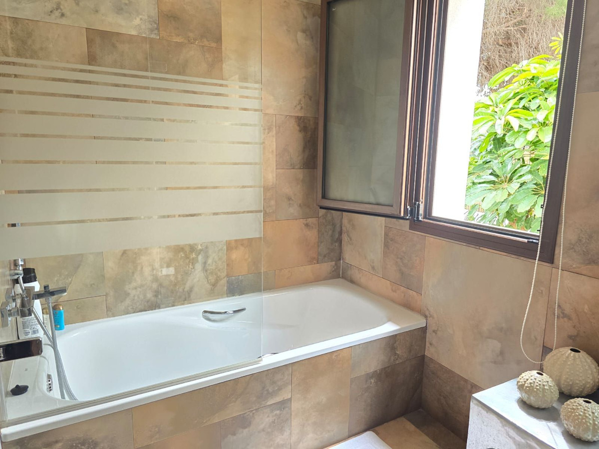 Se vende Villa - Chalet de 6 dormitorios en Costa Del Sol, Málaga, España