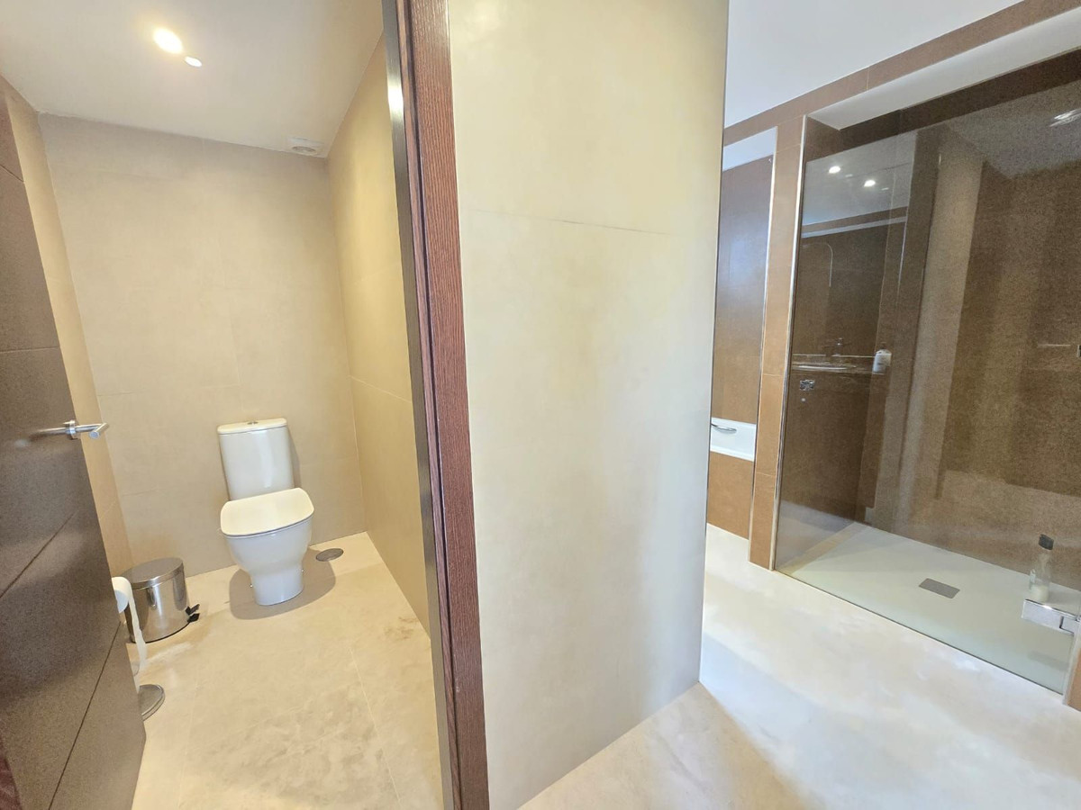 Se vende Villa - Chalet de 6 dormitorios en Costa Del Sol, Málaga, España