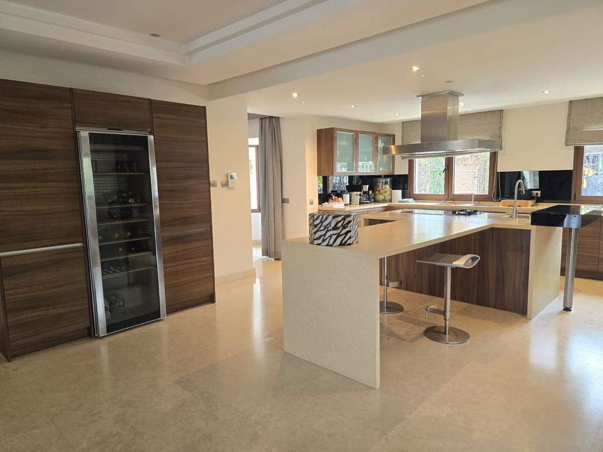 Se vende Villa - Chalet de 6 dormitorios en Costa Del Sol, Málaga, España
